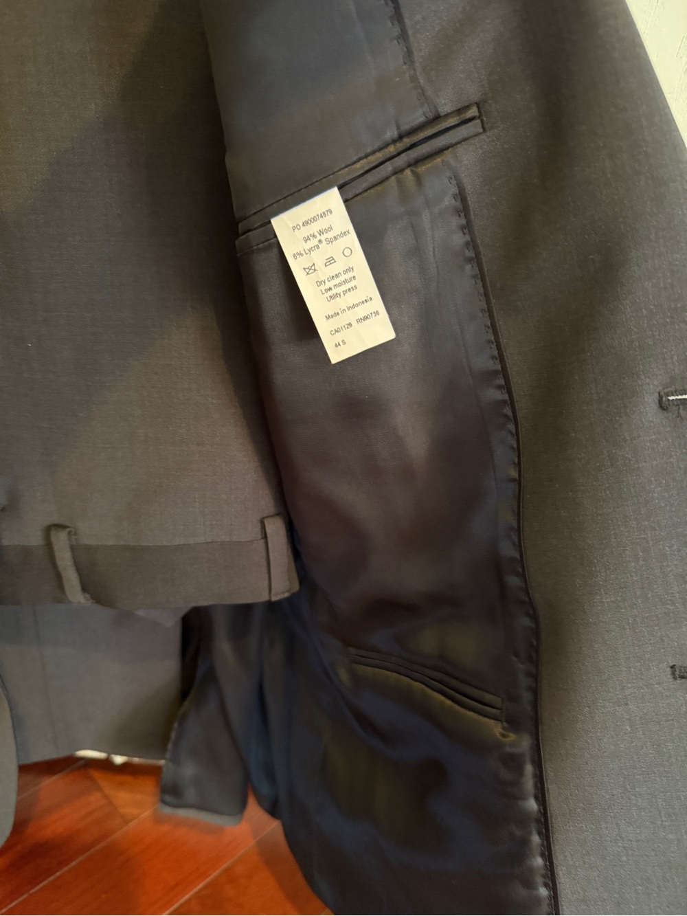 Calvin Klein Men's Charcoal Gray 2 piece Suit! - Picture 13 of 14